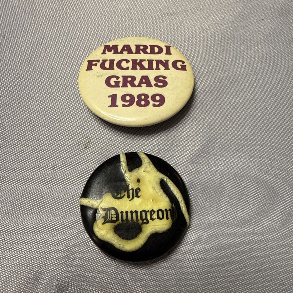 The Dungeon New Orleans Vampire Bar RARE 1.25” Mardi Gras Glow In Dark Button - Picture 2 of 7